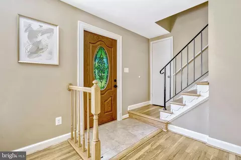 Entry Way - 5405 Rolling Rd, Springfield, VA 22151 photo 2 of 5