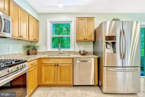 Kitchen - 5405 Rolling Rd, Springfield, VA 22151 photo 3 of 6