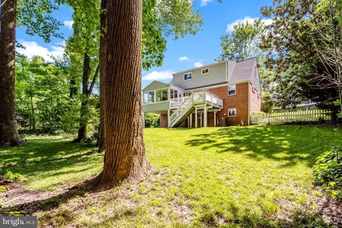 Exterior - 5405 Rolling Rd, Springfield, VA 22151 photo 14 of 19