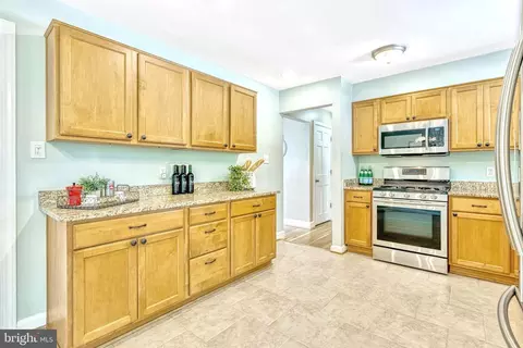 Kitchen - 5405 Rolling Rd, Springfield, VA 22151 photo 2 of 6