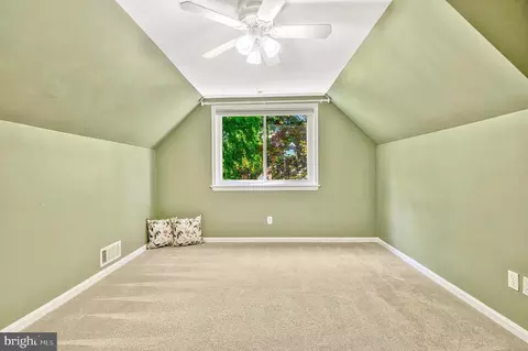 Bedroom - 5405 Rolling Rd, Springfield, VA 22151 photo 7 of 10