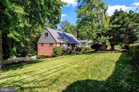 Exterior - 5405 Rolling Rd, Springfield, VA 22151 photo 4 of 19