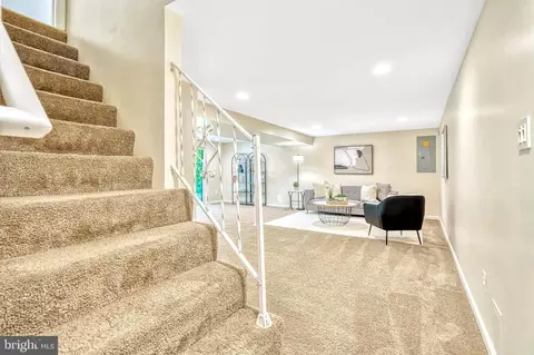 Entry Way - 5405 Rolling Rd, Springfield, VA 22151 photo 5 of 5