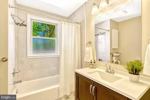 Bath - 5405 Rolling Rd, Springfield, VA 22151 photo 1 of 2