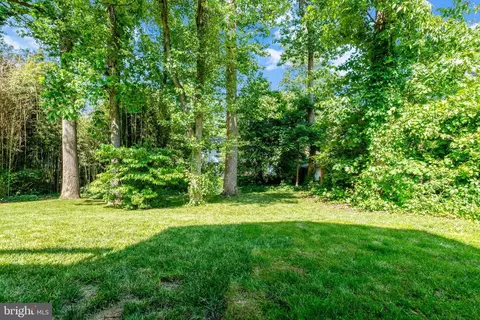 Exterior - 5405 Rolling Rd, Springfield, VA 22151 photo 11 of 19