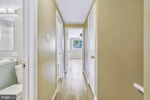 Entry Way - 5405 Rolling Rd, Springfield, VA 22151 photo 3 of 5
