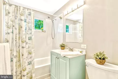 Bath - 5405 Rolling Rd, Springfield, VA 22151 photo 2 of 2