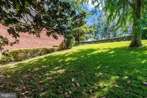 Exterior - 5405 Rolling Rd, Springfield, VA 22151 photo 16 of 19