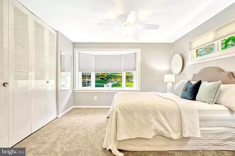 Bedroom - 5405 Rolling Rd, Springfield, VA 22151 photo 2 of 10