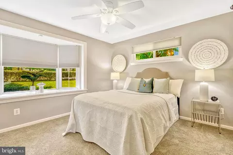 Bedroom - 5405 Rolling Rd, Springfield, VA 22151 photo 1 of 10
