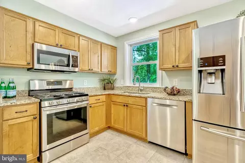 Kitchen - 5405 Rolling Rd, Springfield, VA 22151 photo 4 of 6