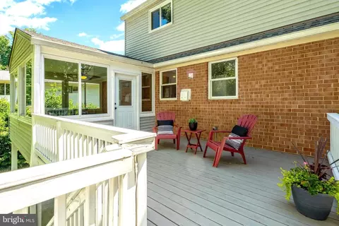 Exterior - 5405 Rolling Rd, Springfield, VA 22151 photo 10 of 19