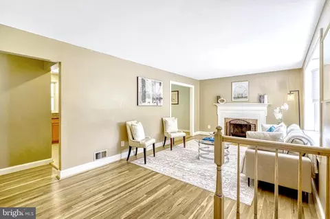 Living - 5405 Rolling Rd, Springfield, VA 22151 photo 3 of 7