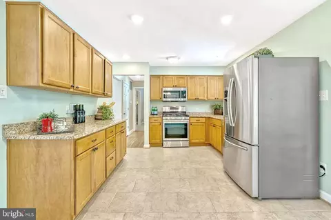 Kitchen - 5405 Rolling Rd, Springfield, VA 22151 photo 5 of 6