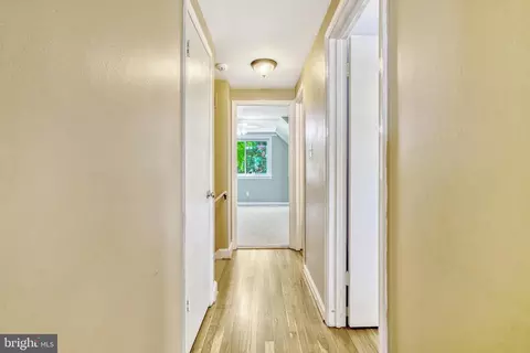 Entry Way - 5405 Rolling Rd, Springfield, VA 22151 photo 4 of 5