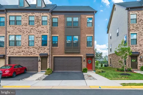 3128 Alan Shepard St, Herndon, VA 20171