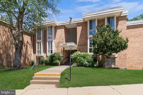 2620 Wagon Dr #324, Alexandria, VA 22303