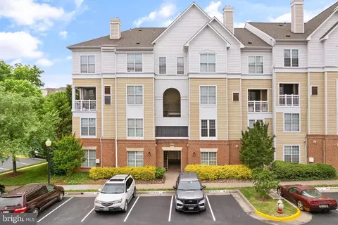 2110 Highcourt Ln #102, Herndon, VA 20170