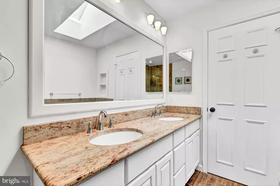 Bath - 13241 Stone Heather Dr, Herndon, VA 20171 photo 5 of 9