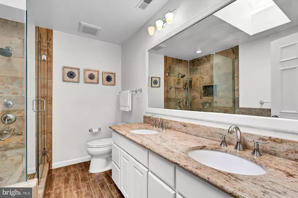 Bath - 13241 Stone Heather Dr, Herndon, VA 20171 photo 3 of 9