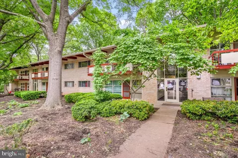 4335 Americana Dr #201, Annandale, VA 22003