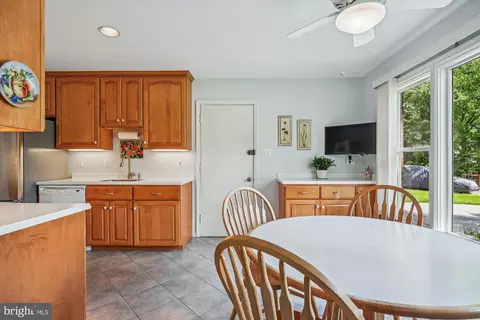 7802 Lowmoor Ct, Springfield, VA 22153 photo 8