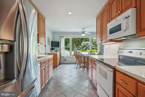 7802 Lowmoor Ct, Springfield, VA 22153 photo 6