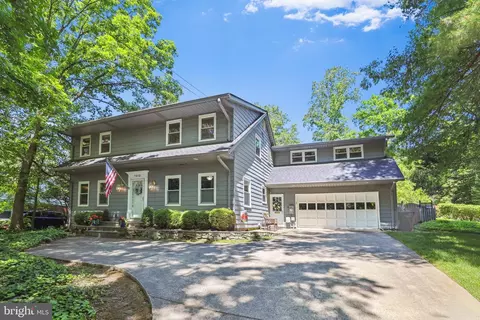 7212 Marine Dr, Alexandria, VA 22307