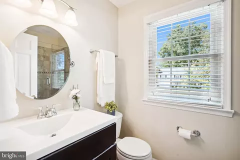 Bath - 7919 Falstaff, Mclean, VA 22102 photo 4 of 5