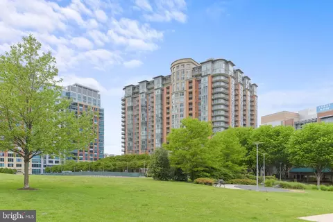 8220 Crestwood Heights Dr #704, Mclean, VA 22102