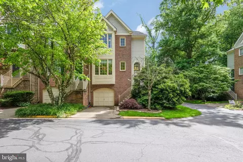 1360 Heritage Oak Way, Reston, VA 20194