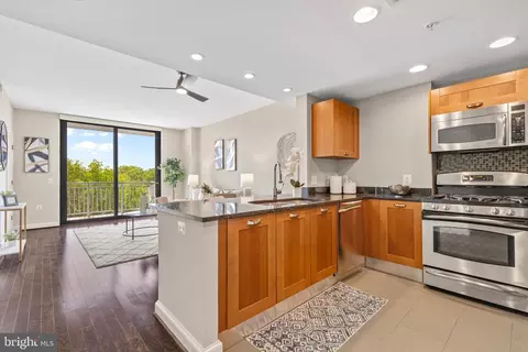 2451 Midtown Ave #606, Alexandria, VA 22303