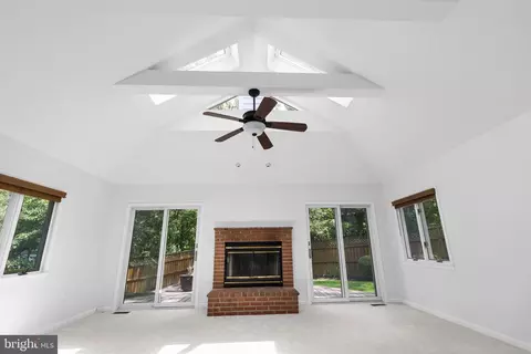 Living - 6801 Brisbane St, Springfield, VA 22152 photo 4 of 6