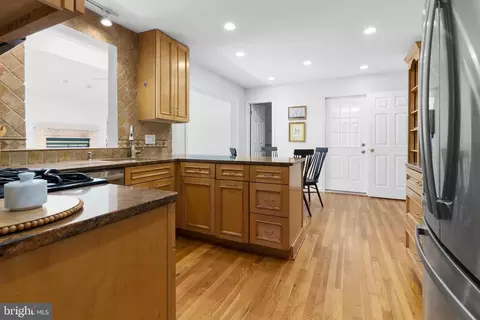 Entry Way - 6801 Brisbane St, Springfield, VA 22152 photo 1 of 2
