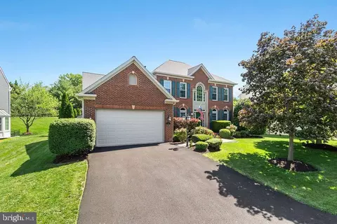 6652 Schurtz St, Alexandria, VA 22310