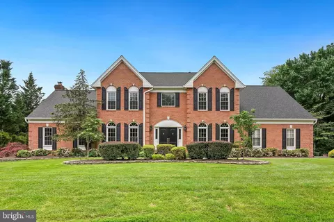 10721 Fournier Dr, Fairfax Station, VA 22039