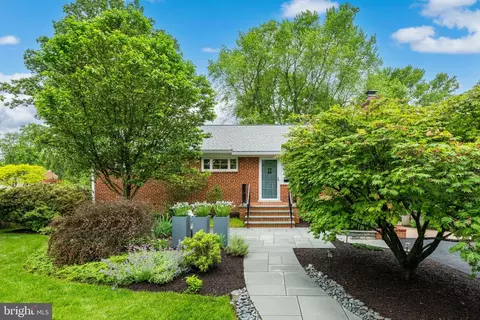 7052 Bradley Cir, Annandale, VA 22003