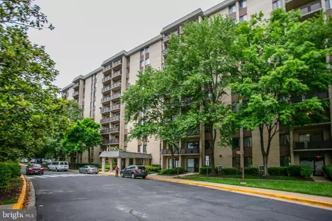 3100 S Manchester St #207, Falls Church, VA 22044