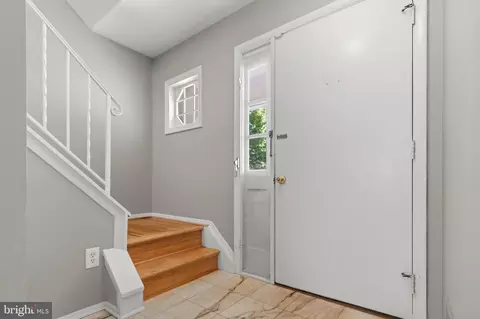 6915 Hadlow Dr, Springfield, VA 22152 photo 3