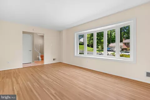 6915 Hadlow Dr, Springfield, VA 22152 photo 5