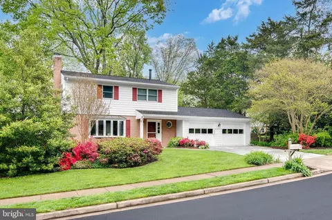 6915 Hadlow Dr, Springfield, VA 22152