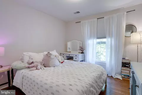 Bedroom - 7986 Hidden Bridge Dr, Springfield, VA 22153 photo 3 of 4