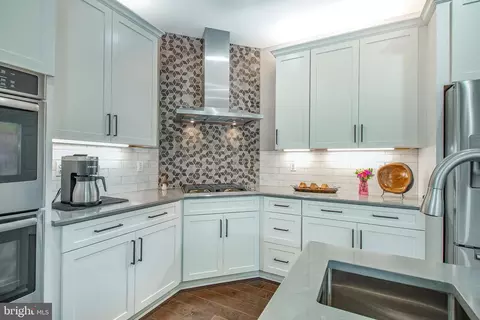 Kitchen - 14049 Eagle Chase Cir, Chantilly, VA 20151 photo 2 of 3