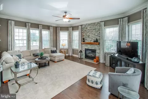 Living - 14049 Eagle Chase Cir, Chantilly, VA 20151 photo 2 of 3