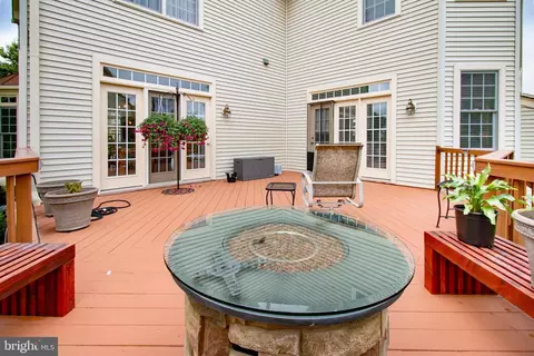 Exterior - 14049 Eagle Chase Cir, Chantilly, VA 20151 photo 4 of 8