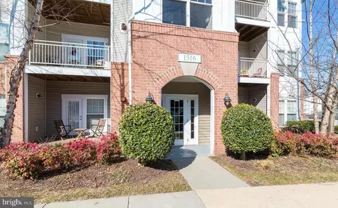 1516 N Point Dr #2, Reston, VA 20194