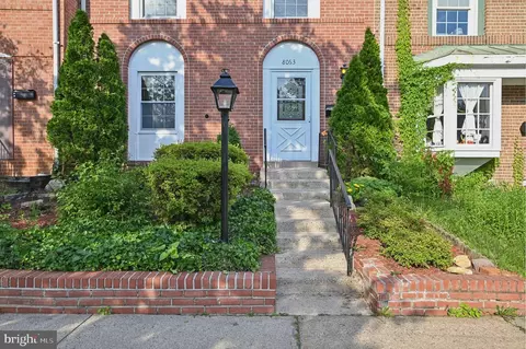 8063 Saint Annes Ct, Alexandria, VA 22309
