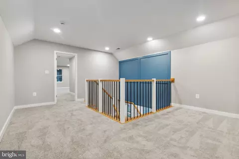 Entry Way - 5405 Inverchapel Rd, Springfield, VA 22151 photo 13 of 14