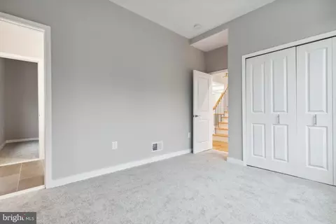 Entry Way - 5405 Inverchapel Rd, Springfield, VA 22151 photo 7 of 14