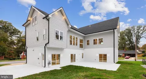 Exterior - 5405 Inverchapel Rd, Springfield, VA 22151 photo 3 of 3